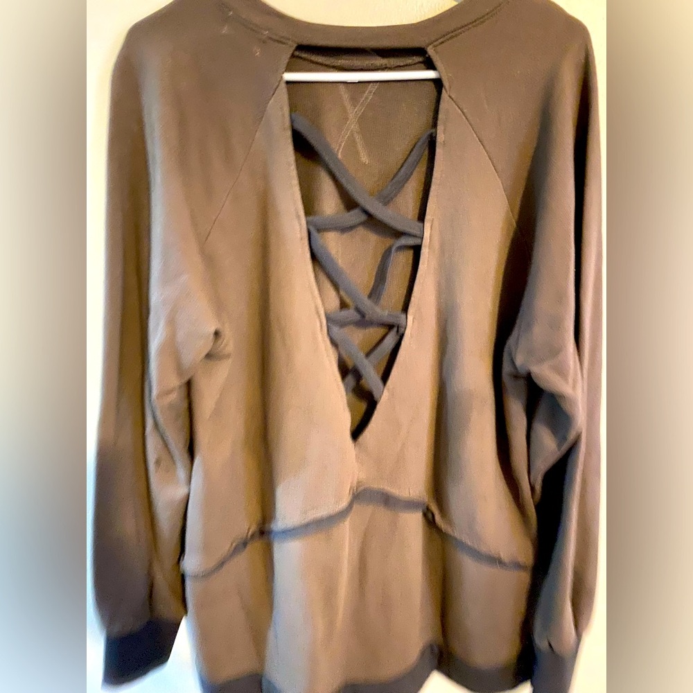 Women’s BKE Long Sleeveeeve Straps in back